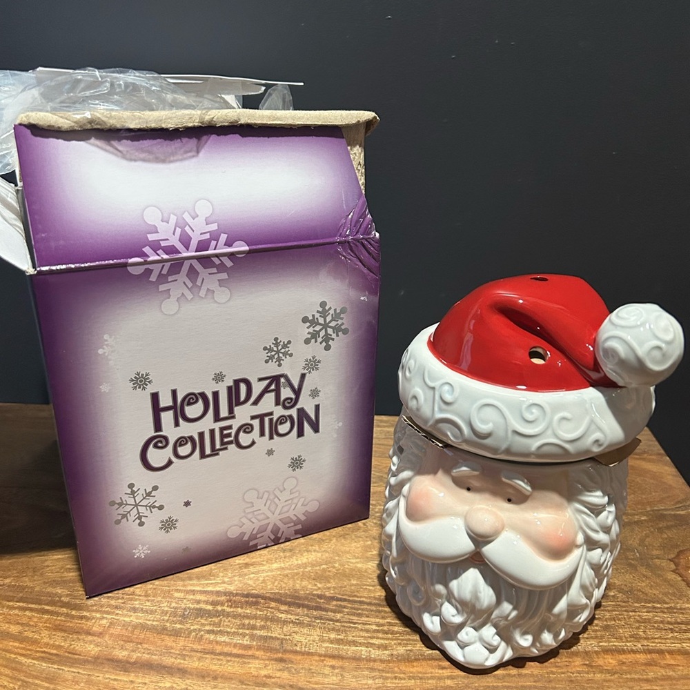 Scentsy St Nicholas wax warmer